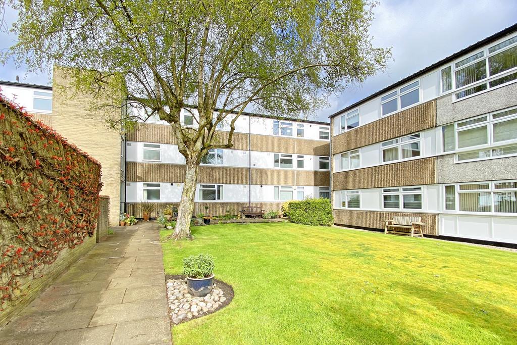 Beechwood Court, Queen's Road, Harrogate 2 bed ground floor flat for