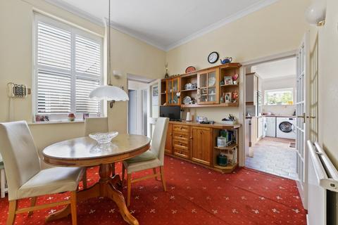 124 Onslow Gardens, Wallington, SM6 9QG