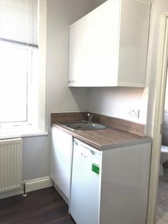 Studio to rent, Blythswood Road Room 5, Ilford IG3