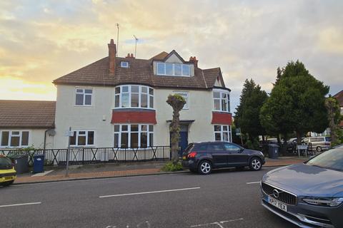 6 bedroom semi-detached house to rent, The Drive, NW11