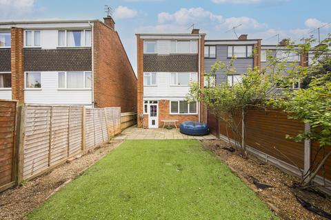 4 bedroom end of terrace house for sale, Fernhurst Crescent, Southborough