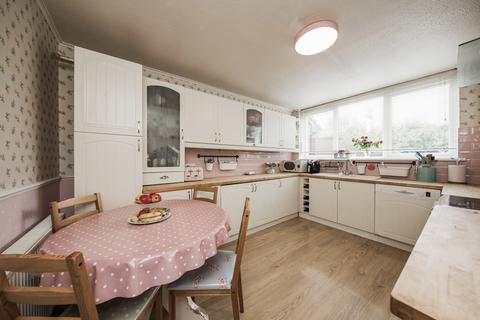 4 bedroom end of terrace house for sale, Fernhurst Crescent, Southborough