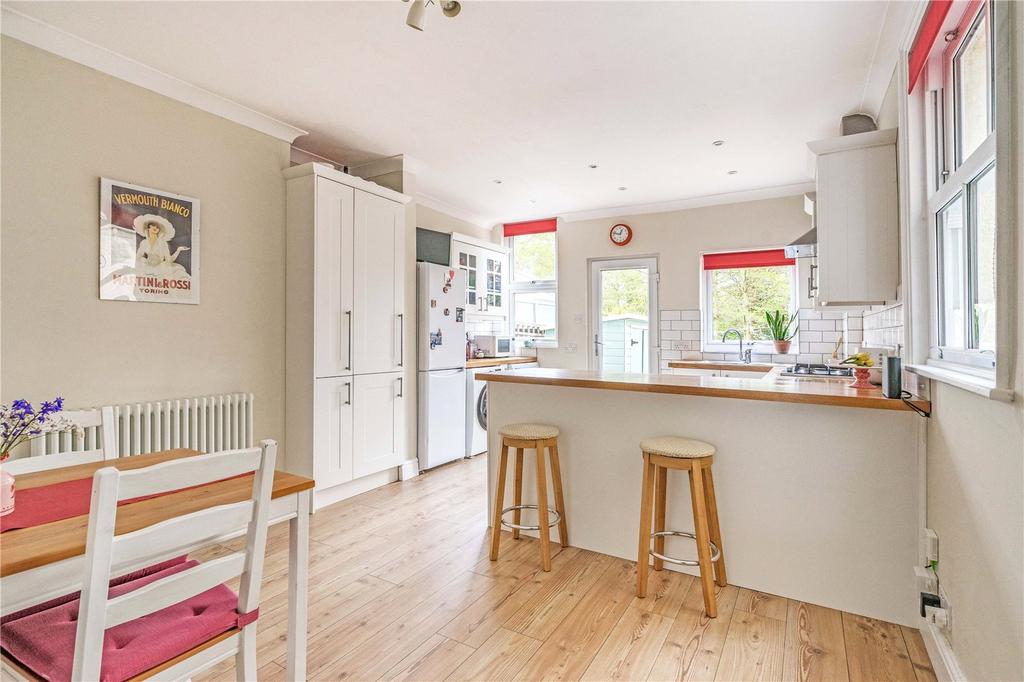 Napier Road, Tunbridge Wells, Kent, TN2 4 bed semidetached house for