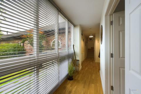 Hemlocks Barn Chestnut Drive, Burton-on-trent, DE13 0UA