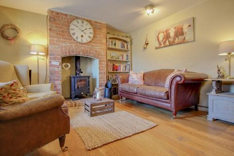 4 bedroom cottage to rent, The Hyde, Swindon SN5