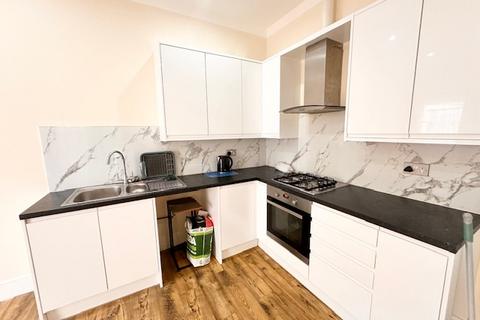 2 bedroom flat to rent, Armoury Drive, Gravesend DA12