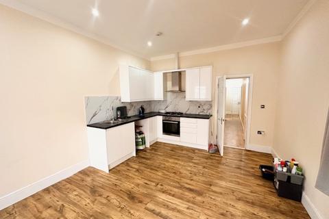 2 bedroom flat to rent, Armoury Drive, Gravesend DA12
