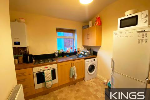 2 bedroom flat to rent, Earls Road