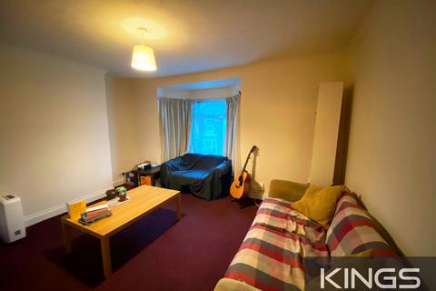 2 bedroom flat to rent, Earls Road