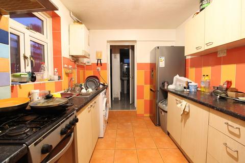 4 bedroom terraced house to rent, Northcote Road