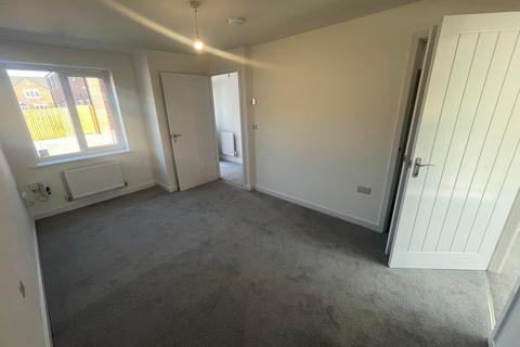 2 bedroom semi-detached house to rent, Finch Drive, Chorley PR7