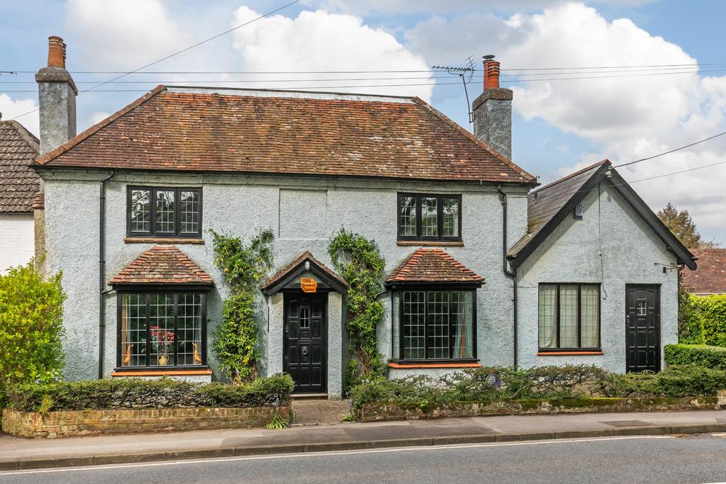 Main Road, Otterbourne, SO21 4 bed link detached house for sale £