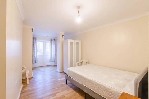 1 bedroom flat to rent, Ivanhoe Road, Denmark Hill, London, SE5