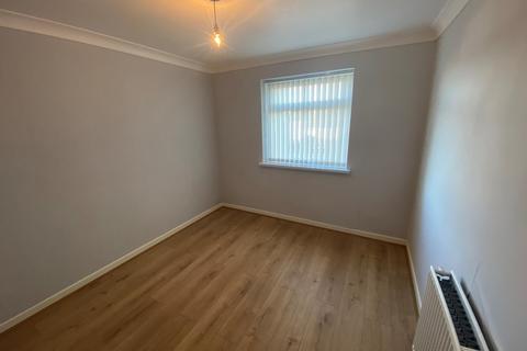 2 bedroom ground floor flat to rent, Kestrel Close, Blackburn