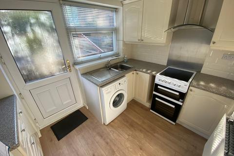 2 bedroom ground floor flat to rent, Kestrel Close, Blackburn