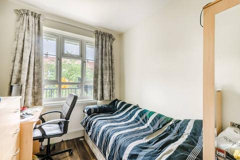 4 bedroom flat to rent, White City Estate, White City, London, W12