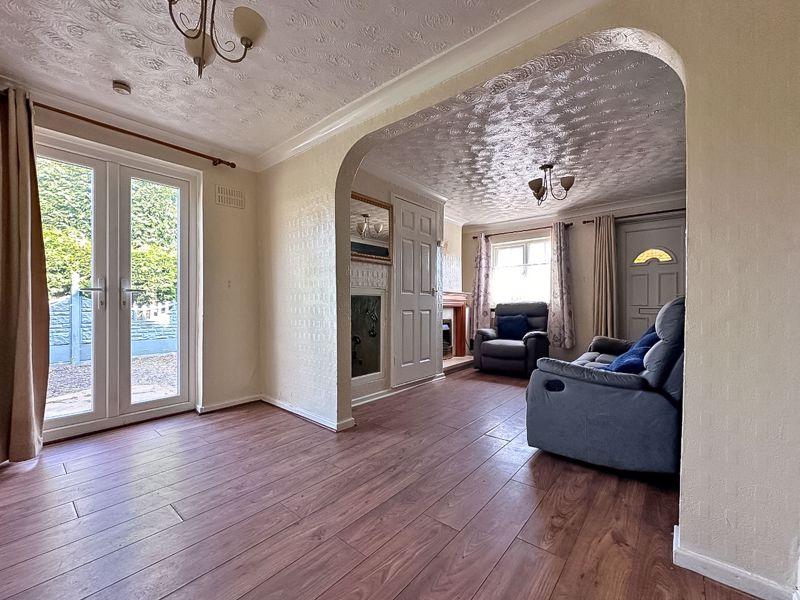 Castle Road, Tipton 2 bed detached house £90,000