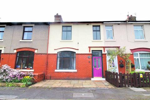 3 bedroom terraced house to rent, Lords Avenue, Preston