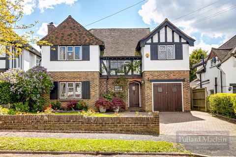 4 bedroom detached house for sale, Glebe Hyrst, Sanderstead, Surrey