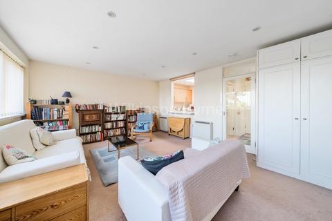 Studio for sale, Deanswood, Bounds Green N11