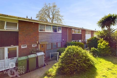 3 bedroom terraced house to rent, Finch Way, Brundall, Norwich