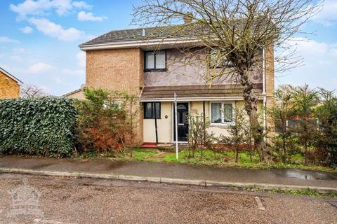 4 bedroom terraced house for sale, Avondale Walk, Canvey Island