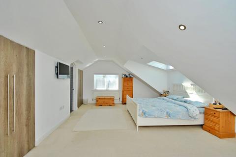 33 Cheam Road, Broadstone, BH18 9HB
