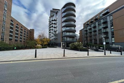 Studio to rent, Cobblestone Square, London E1W