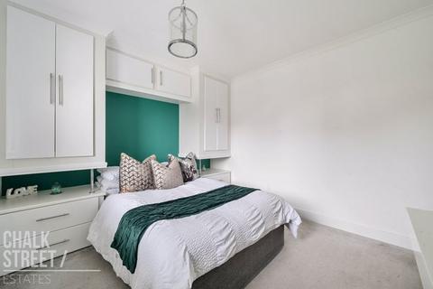 37 Thorncroft, Hornchurch, RM11 1EU