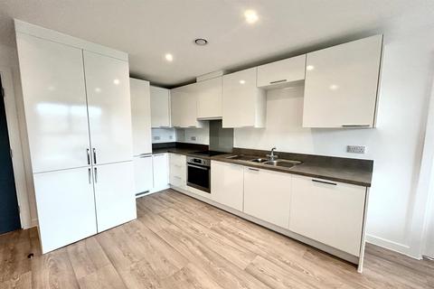 2 bedroom flat to rent, Ariel Apartments, Ottinger Close, M50