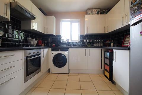 2 bedroom flat for sale, The Ridings, Luton