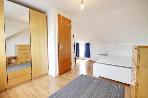 3 bedroom flat to rent, Vicarage Road, Leyton