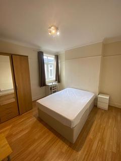 1 bedroom in a flat share to rent, Modern Room to let in Hendon