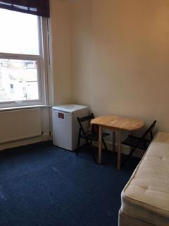 1 bedroom in a flat share to rent, Modern Room to let in Willesden