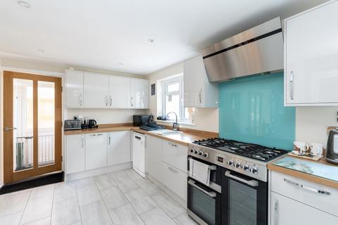 14 Oakfields, Walliswood, Dorking, RH5 5RQ