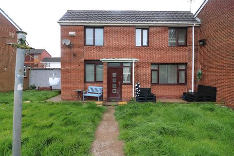 3 bedroom semi-detached house to rent, Cleeve Drive, Bransholme