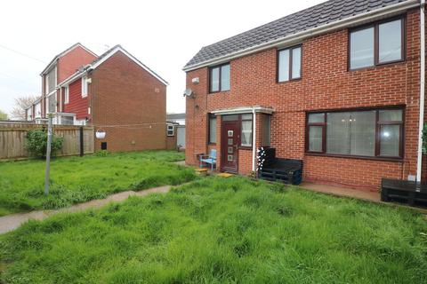 3 bedroom semi-detached house to rent, Cleeve Drive, Bransholme