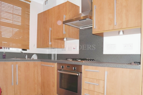 3 bedroom townhouse to rent, Ravel Close, Stamford, PE9