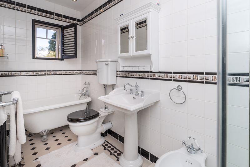 Bedroom 1 en suite