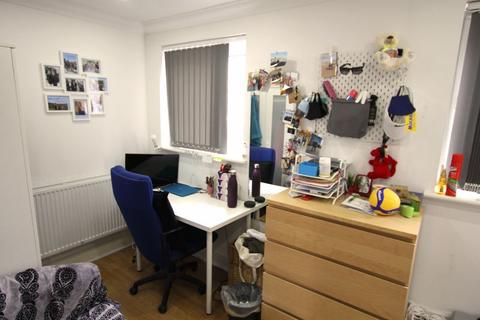 2 bedroom apartment to rent, Moira Place, Cardiff CF24
