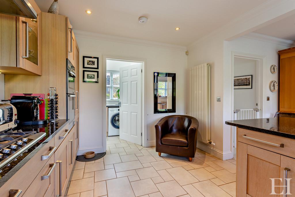 8574160-interior WM17-800
