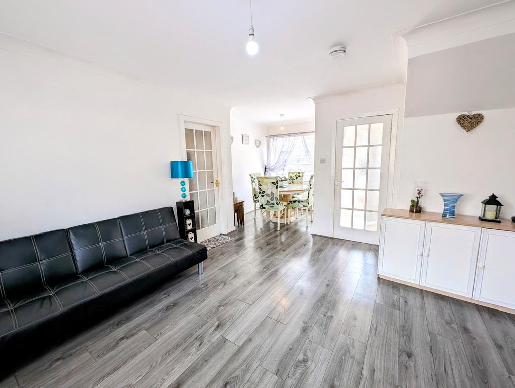 Frew Terrace, Irvine KA12 2 bed terraced house for sale £65,000