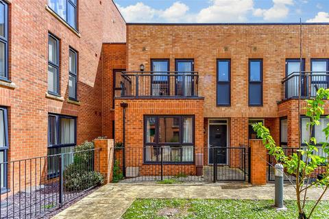 3 bedroom end of terrace house for sale, Liberator Place, Chichester, West Sussex