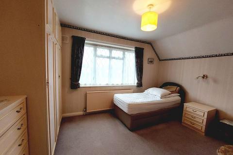 58 Gatesden Road, Fetcham, Leatherhead, KT22 9QR