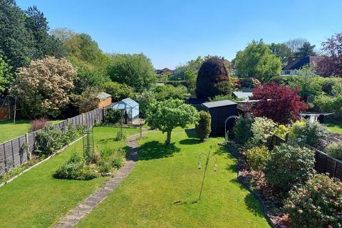 58 Gatesden Road, Fetcham, Leatherhead, KT22 9QR