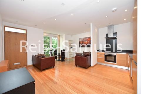 3 bedroom ground floor maisonette to rent, Westferry Road, London E14