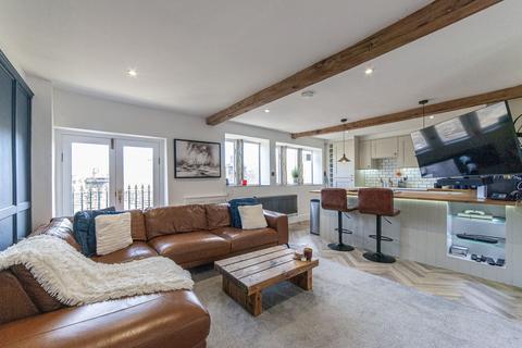 2 bedroom flat for sale, Beech Lane, Grasscroft, Saddleworth, OL4