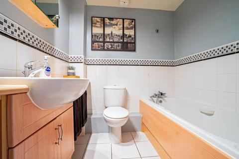 36 Brookhey, Hyde, SK14 2DY