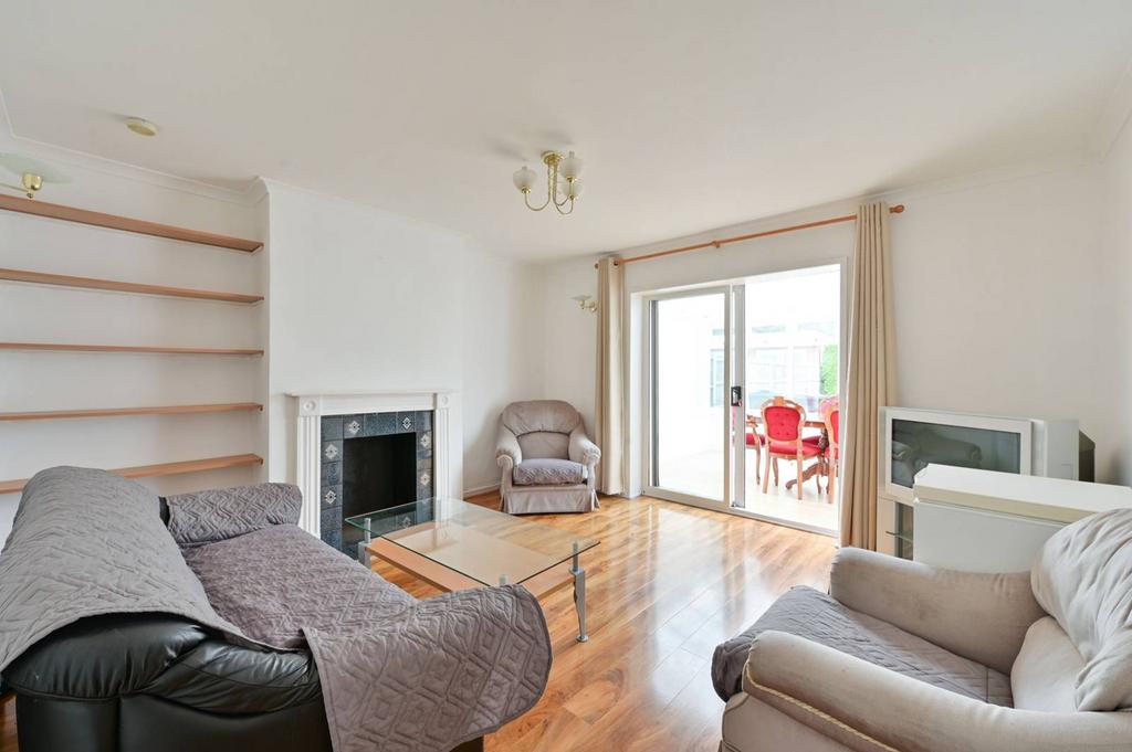 Haynt Walk, Raynes Park, London, SW20 4 bed semidetached house to rent