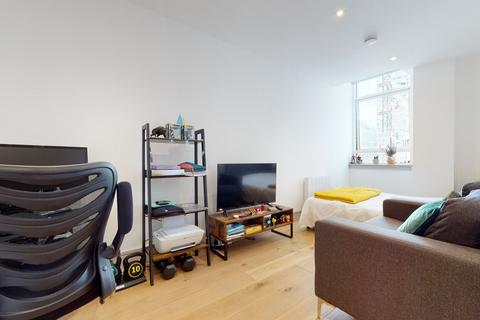 Studio to rent, Lawrence Road